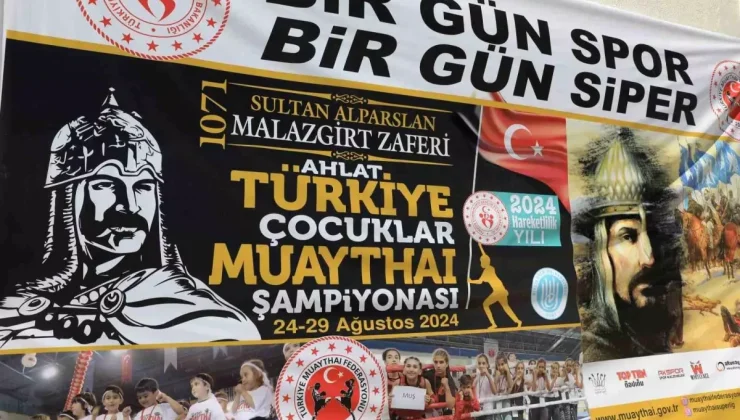 Bitlis’te Sultan Alparslan 1071 Malazgirt Zaferi Çocuklar Muaythai Türkiye Şampiyonası Düzenlendi