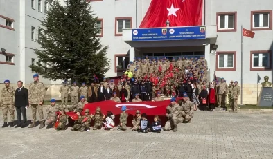 Tatvan’da minik öğrenciler Cumhuriyet Bayramı coşkusunu yaşadı