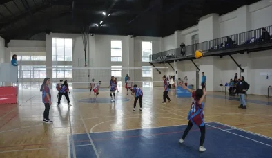 Bitlis’te Yıldız Kızlar Voleybol İl Birinciliği Düzenlendi